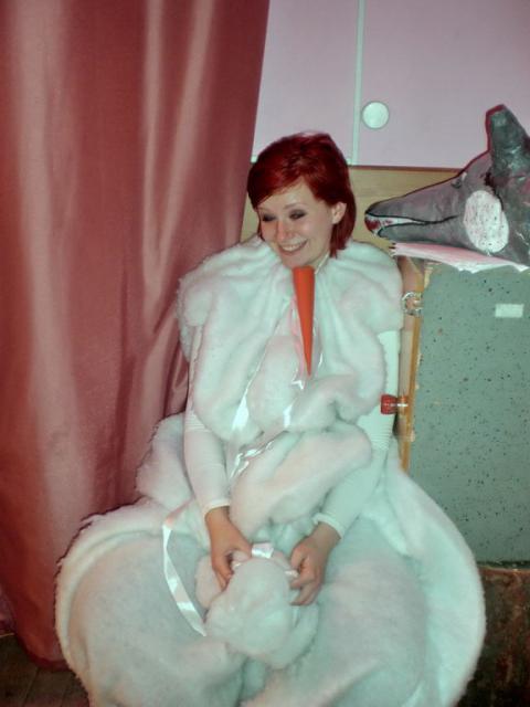 Анна Мейкшан в костюме снеговика